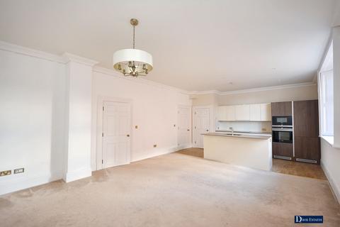 2 bedroom flat for sale, Danbury Palace Drive, Chelmsford, CM3