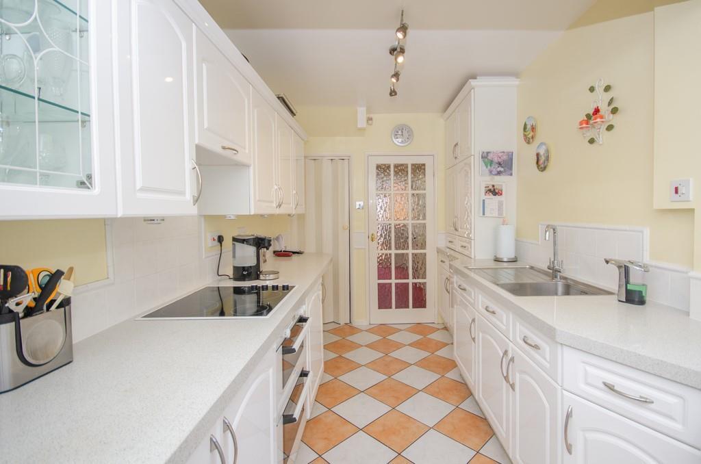 Kitchen pic 2.jpg