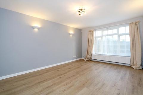 3 bedroom terraced house to rent, Britannia Road, Surbiton KT5