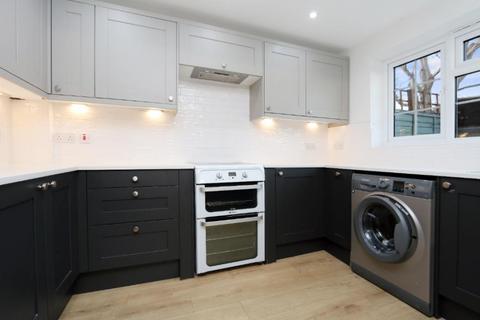 3 bedroom terraced house to rent, Britannia Road, Surbiton KT5