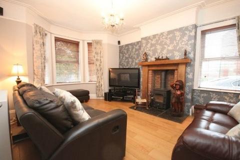 4 bedroom detached house to rent, Toddington Road, Luton, LU4