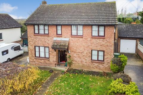 4 bedroom detached house for sale, Fieldway, Pitsea, Basildon