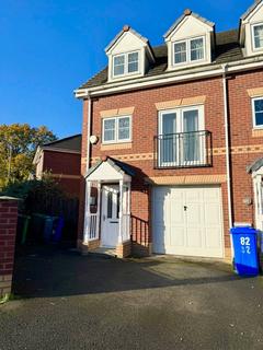 4 bedroom townhouse to rent, Drake Avenue, Balmoral Park, Woodhouse Park, Manchester, M22