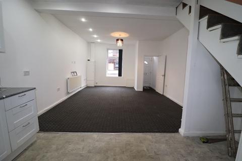 2 bedroom terraced house to rent, New Wellington Street, Blackburn, BB2