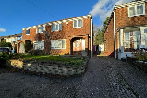 3 bedroom semi-detached house to rent, Walton Drive, High Wycombe