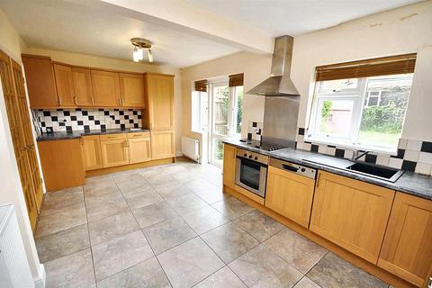 3 bedroom semi-detached house to rent, Beaufort Avenue, Cubbington, Leamington Spa