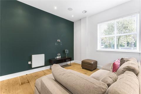 1 bedroom ground floor flat for sale, Great North Road, Hatfield, Hertfordshire