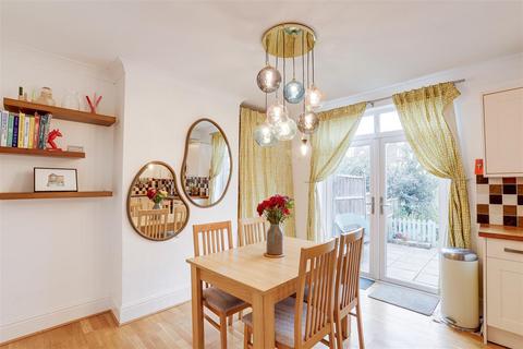 25 Ella Road, West Bridgford, Nottingham, NG2 5GX