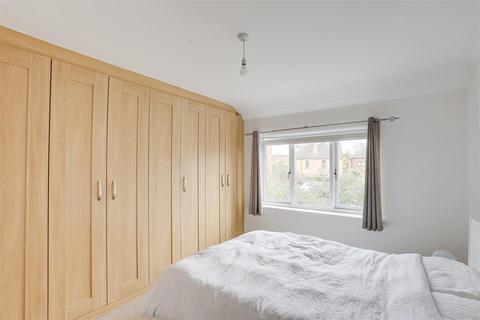 25 Ella Road, West Bridgford, Nottingham, NG2 5GX