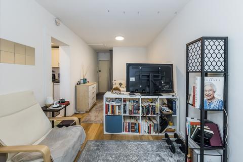 Studio to rent, Fitzjohns Ave, London  NW3