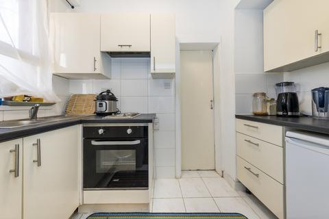 Studio to rent, Fitzjohns Ave, London  NW3