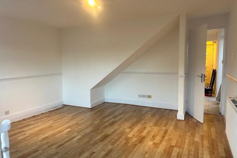 2 bedroom end of terrace house for sale, Waylands, Hayes UB3