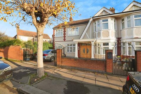 4 bedroom semi-detached house for sale, Sunnymede Drive, BARKINGSIDE, IG6