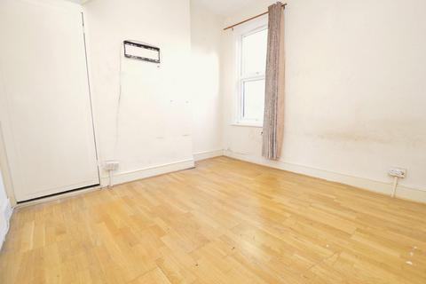 2 bedroom flat for sale, North Street, Plaistow