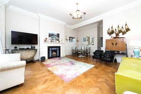 3 bedroom flat to rent, Tedworth Square, Chelsea, London