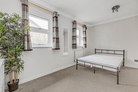 3 bedroom terraced house to rent, Wycliffe Road, London