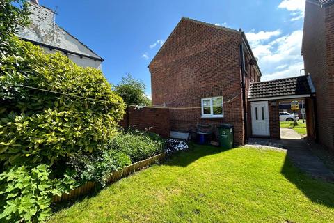 2 bedroom semi-detached house to rent, Millfields, Ossett