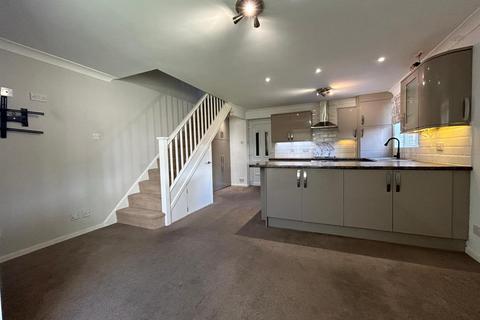 2 bedroom semi-detached house to rent, Millfields, Ossett