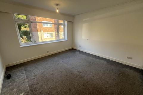 3 bedroom flat to rent, Egremont Court,, Salford