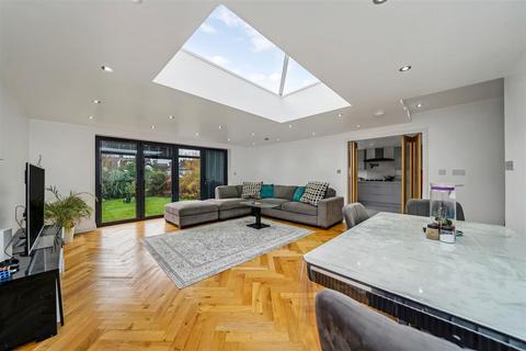 5 bedroom detached house for sale, Nevin Drive, London E4