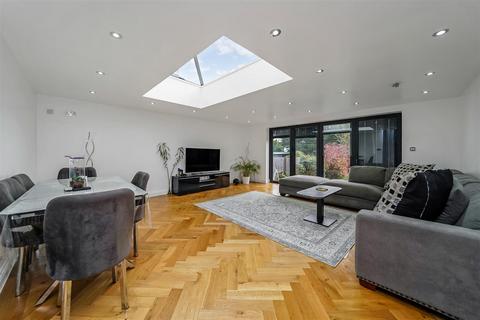 10 Nevin Drive, London, E4 7LH