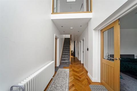 10 Nevin Drive, London, E4 7LH