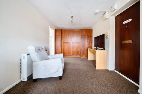 1 bedroom flat for sale, The Oaks, Merryoak, Southampton, Hampshire, SO19