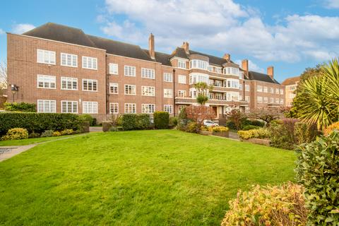 3 bedroom flat for sale, Exeter House, Putney Heath, London