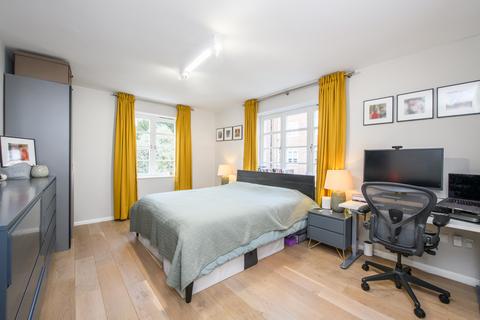 3 bedroom flat for sale, Exeter House, Putney Heath, London