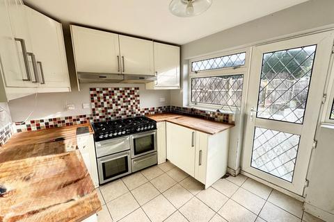 4 bedroom semi-detached house to rent, Prospect Avenue, Stanford-le-Hope, SS17