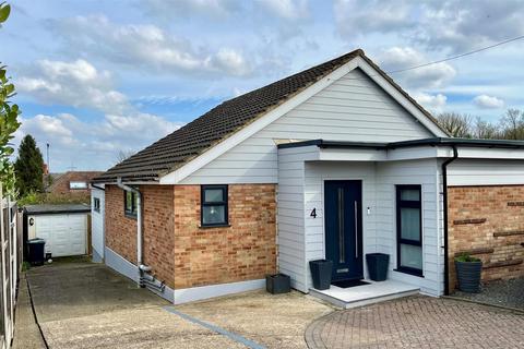 4 Edgehill Gardens, Istead Rise, Gravesend, DA13 9JU