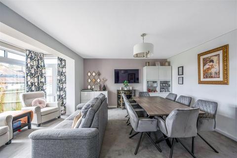 4 Edgehill Gardens, Istead Rise, Gravesend, DA13 9JU