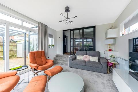 4 Edgehill Gardens, Istead Rise, Gravesend, DA13 9JU