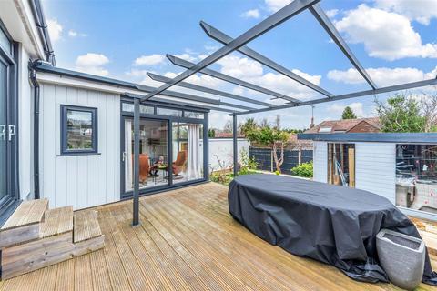 4 Edgehill Gardens, Istead Rise, Gravesend, DA13 9JU