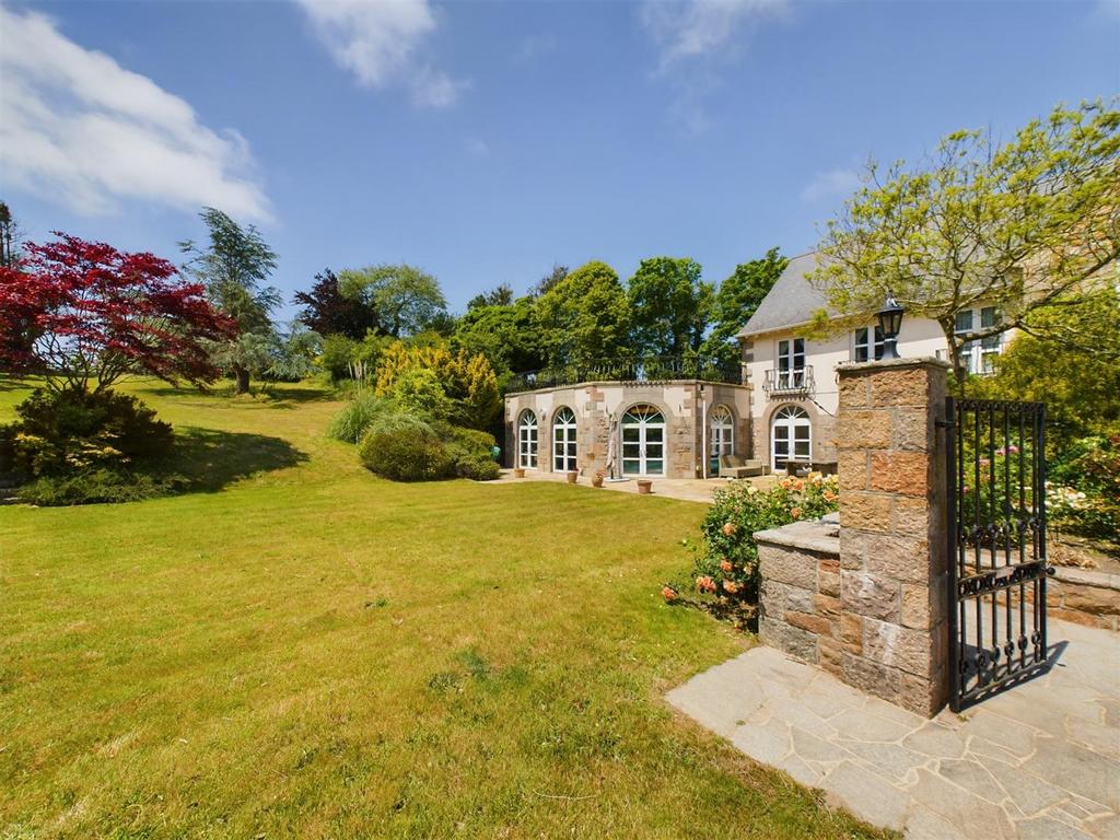 CAM02009 G0-PR0240-STILL019.jpg