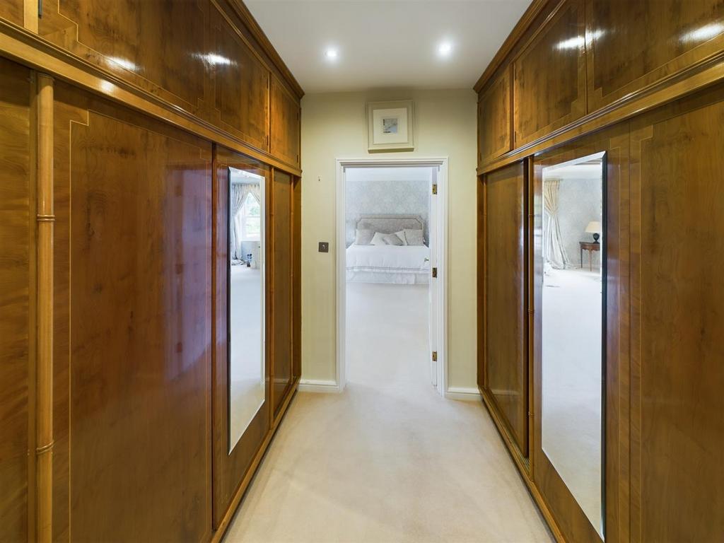 CAM02009 G0-PR0243-STILL012.jpg