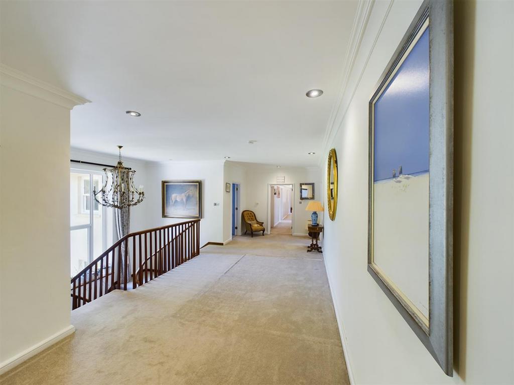 CAM02009 G0-PR0240-STILL017.jpg