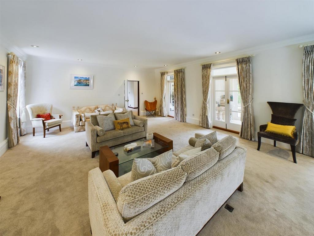 CAM02009 G0-PR0243-STILL009.jpg