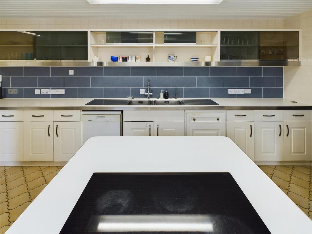 CAM02009 G0-PR0243-STILL005.jpg