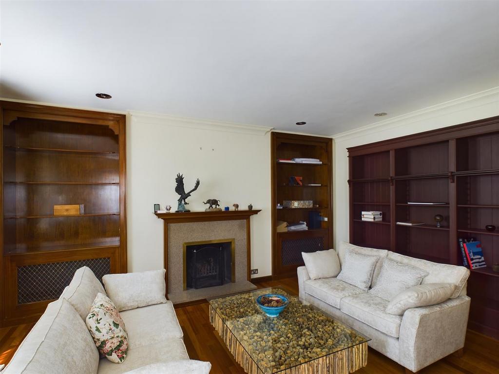 CAM02009 G0-PR0240-STILL007.jpg