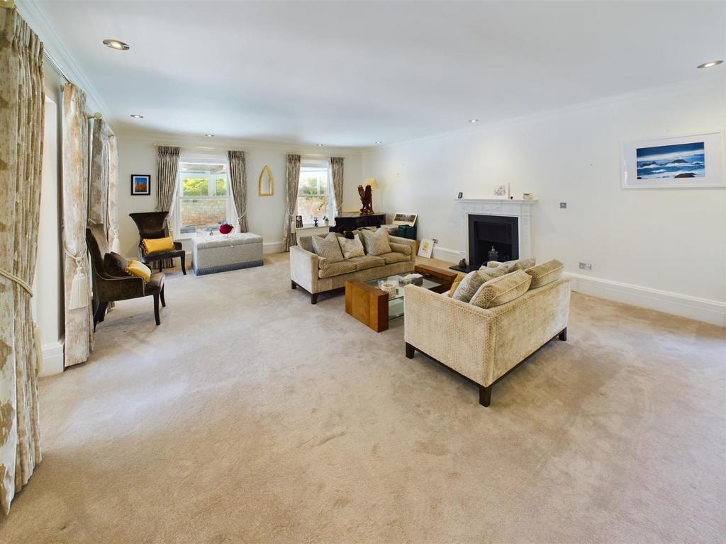 CAM02009 G0-PR0240-STILL001.jpg