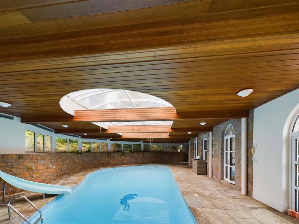 CAM02009 G0-PR0243-STILL028.jpg