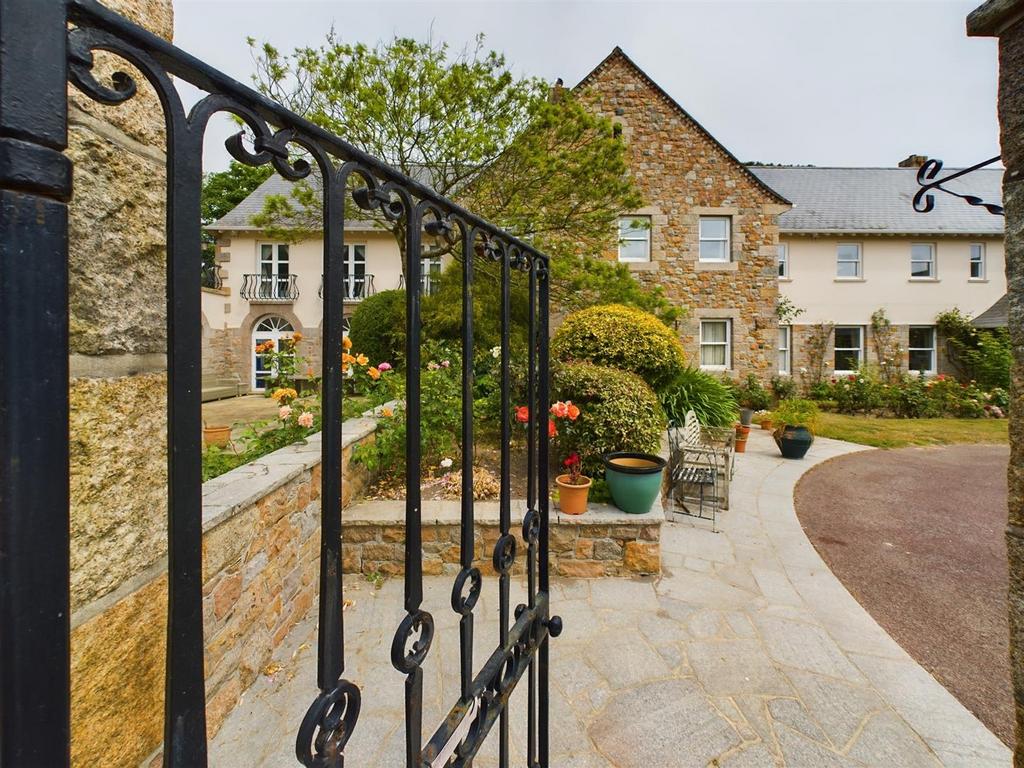 CAM02009 G0-PR0243-STILL024.jpg