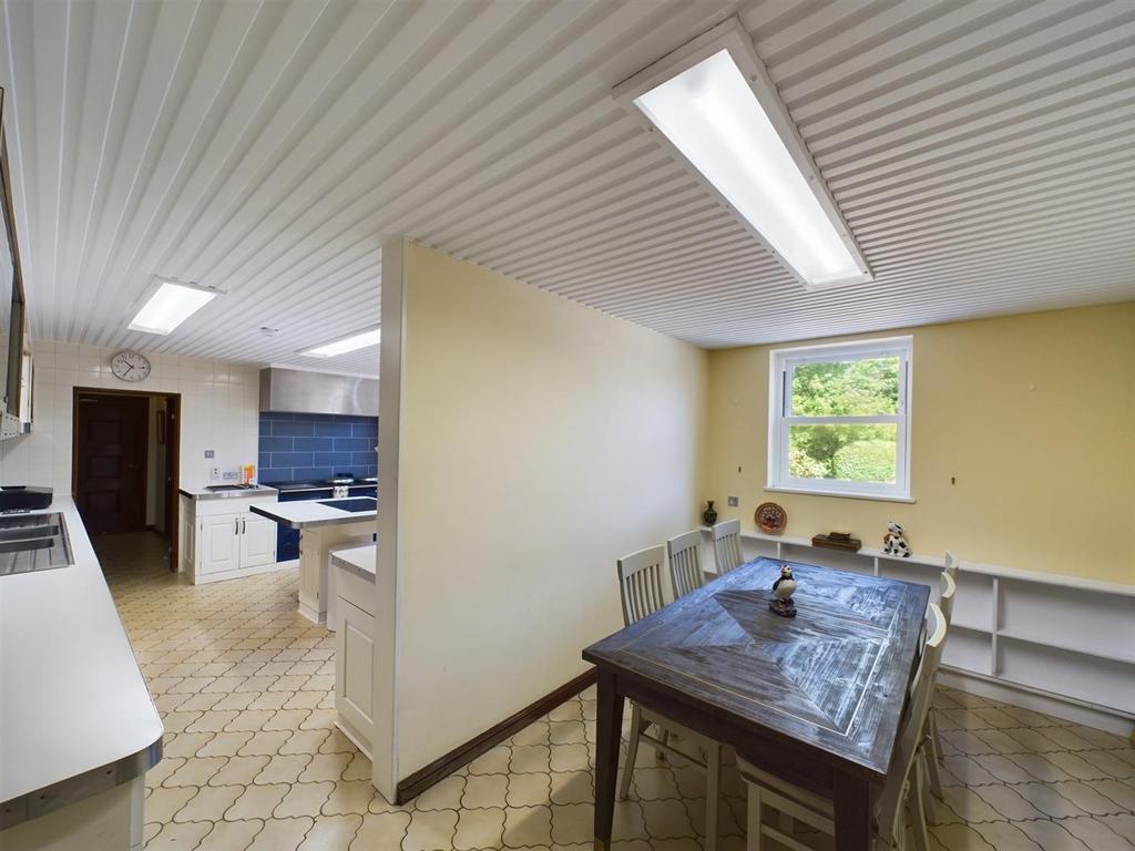 CAM02009 G0-PR0240-STILL005.jpg