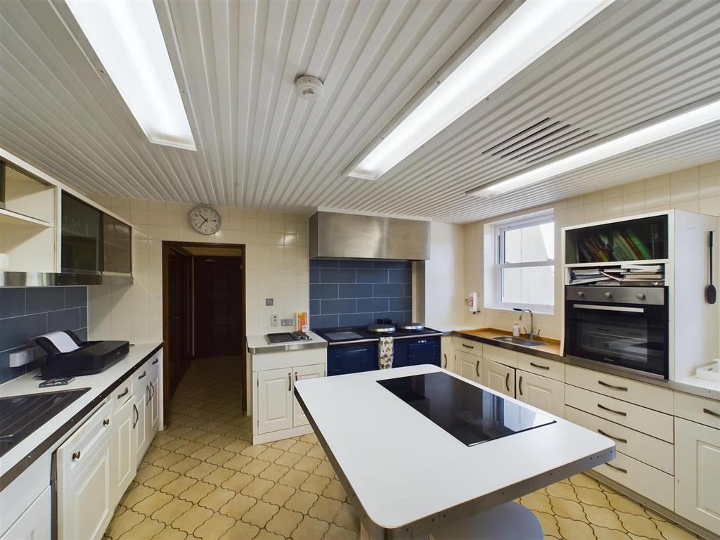 CAM02009 G0-PR0240-STILL006.jpg