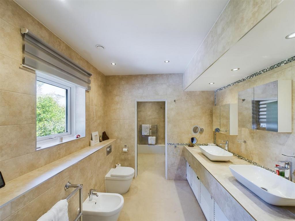 CAM02009 G0-PR0240-STILL010.jpg