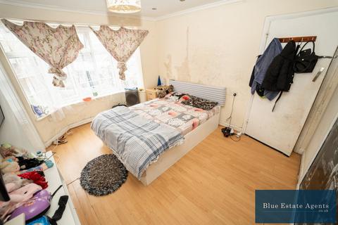 3 bedroom semi-detached house for sale, West Way, Hounslow, TW5