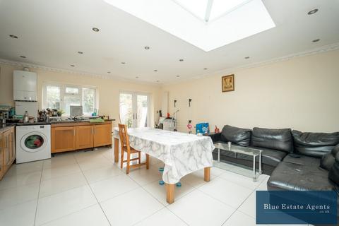 106 West Way, Hounslow, TW5 0JG