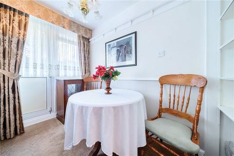 3 bedroom maisonette for sale, Ethnard Road, London