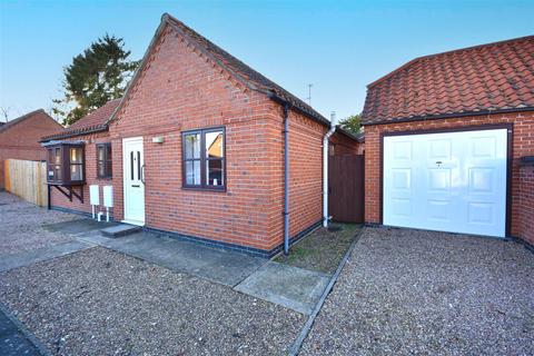 2 bedroom detached bungalow for sale, Broughton Gardens, Balderton